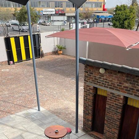 Africa Footprints Lodge Kempton Park Exterior photo