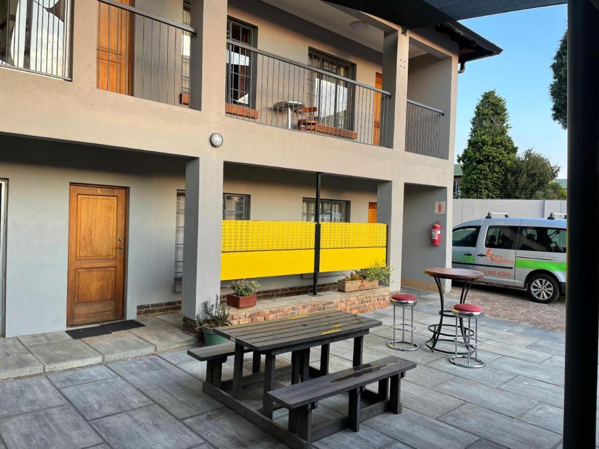 Africa Footprints Lodge Kempton Park Exterior photo