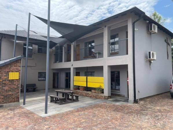 Africa Footprints Lodge Kempton Park Exterior photo