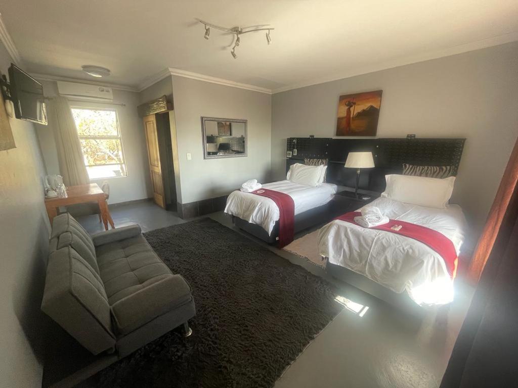 Africa Footprints Lodge Kempton Park Exterior photo